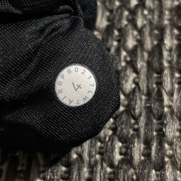 Lululemon Hotty Hot Short II (2.5") - Picture 4 of 8